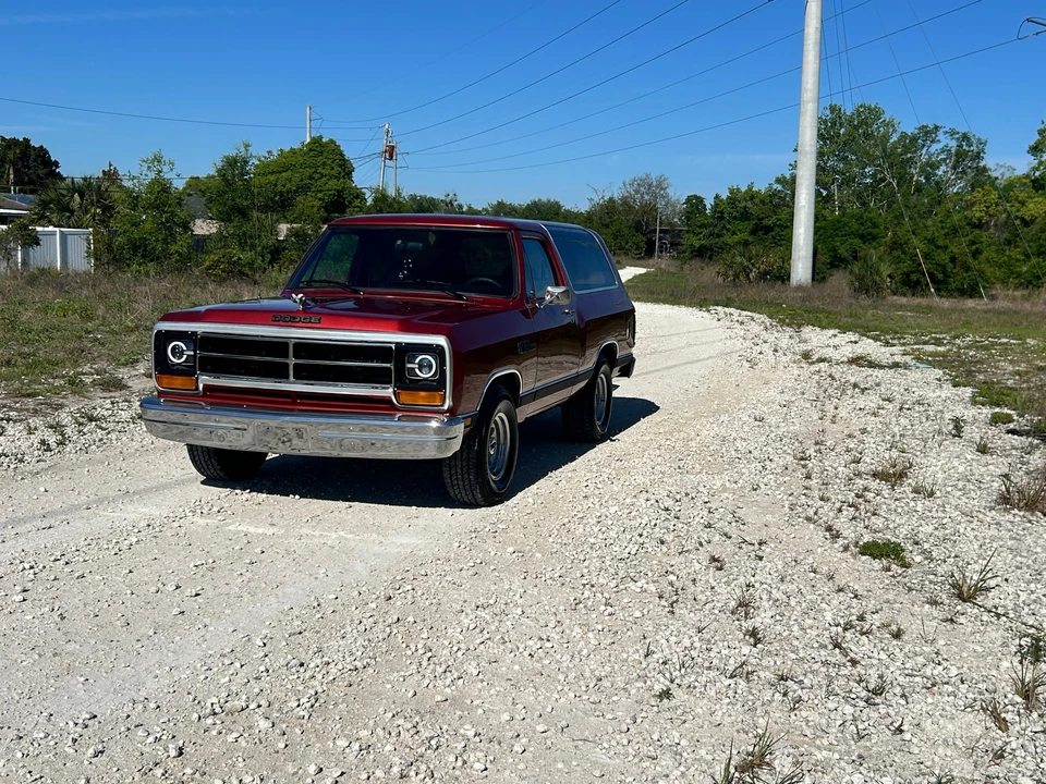 1986 Dodge Ramcharger - Image 9 of 31