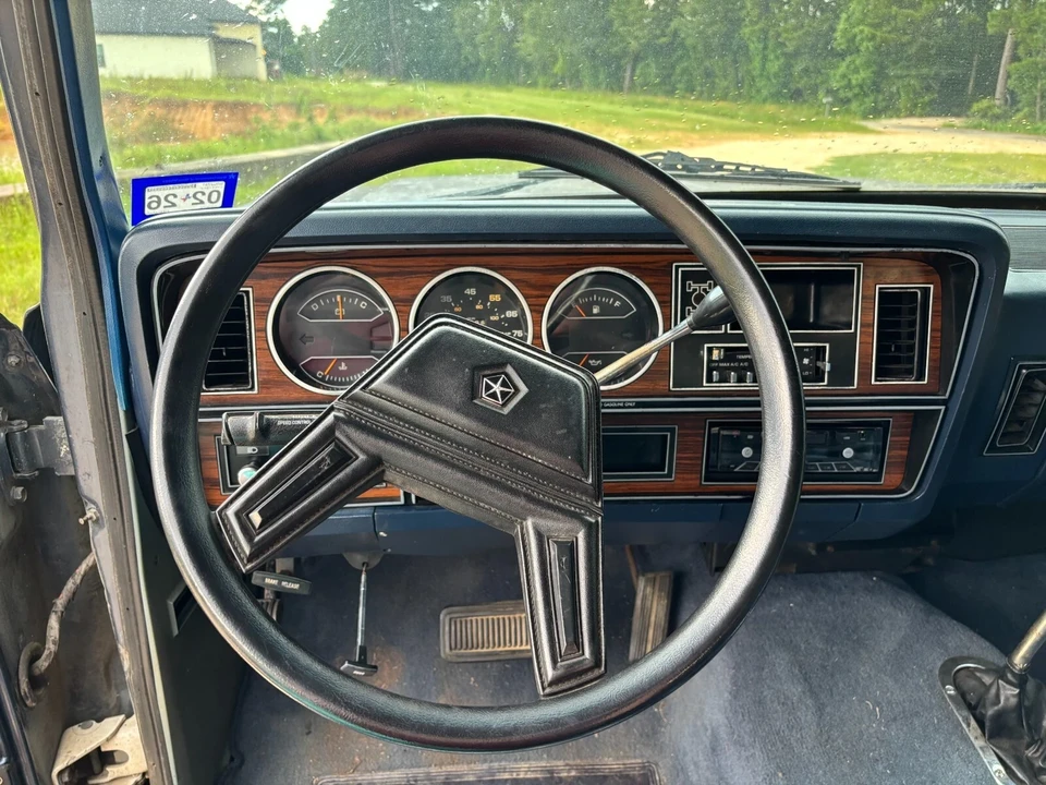 1986 Dodge Ramcharger - Image 9 of 17