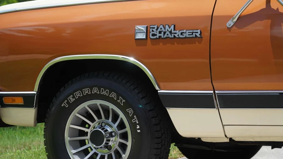 1986 Dodge Ramcharger - Image 11 of 12