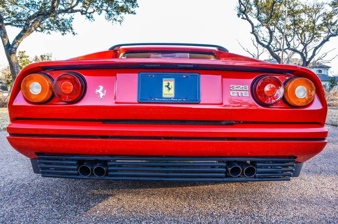 1986 Ferrari 328 GTB - Image 8 of 31