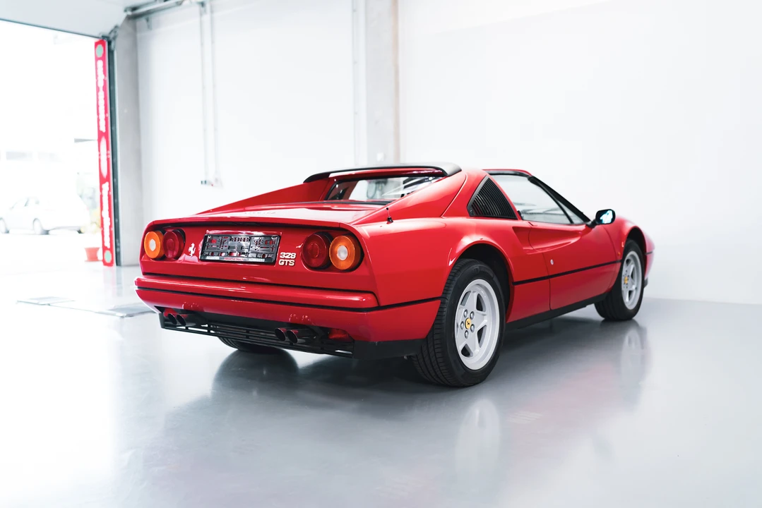 1986 Ferrari 328 GTS - Image 15 of 31