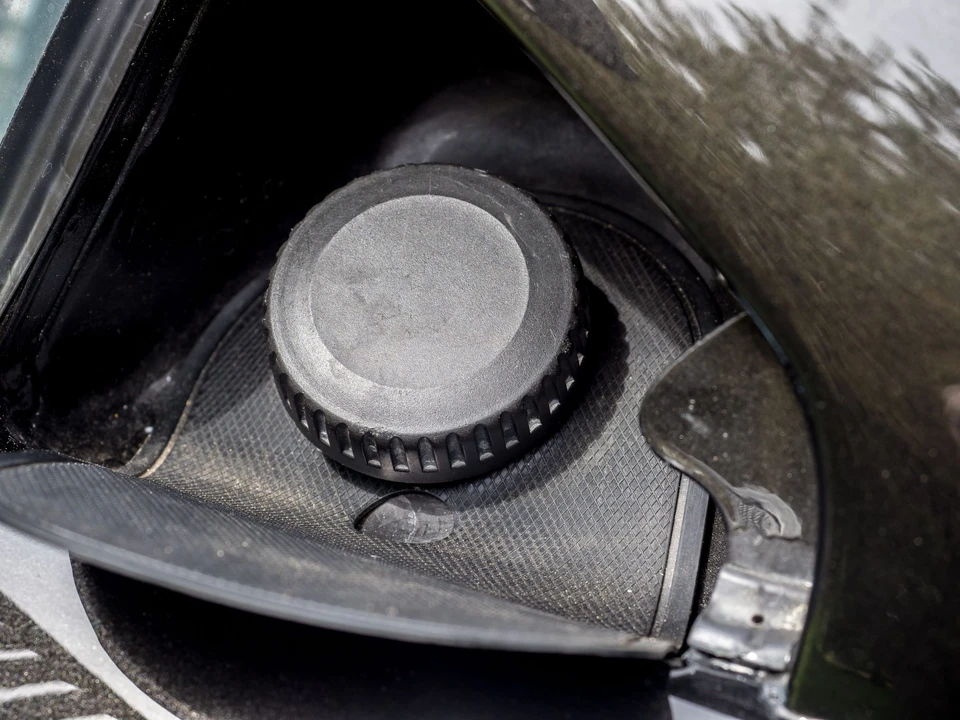 1986 Ferrari 328 GTS - Image 29 of 31