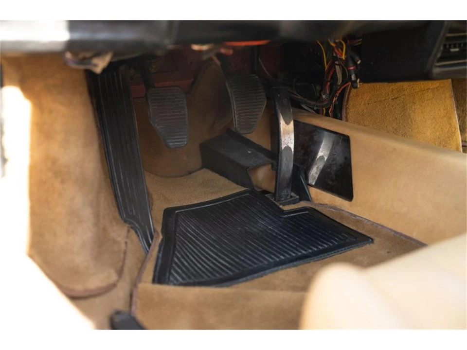 1986 Ferrari 328 - Image 22 of 30