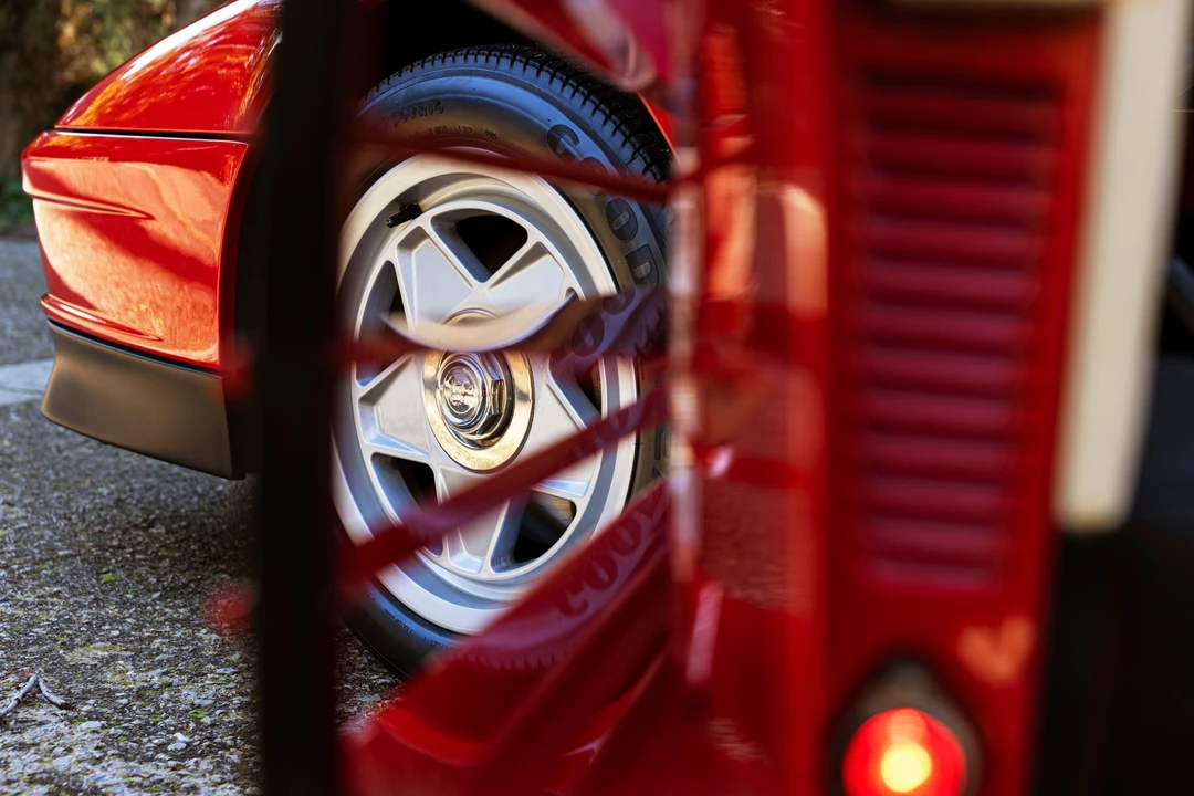 1986 Ferrari Testarossa - Image 6 of 26