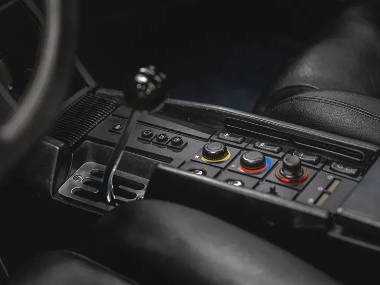 1986 Ferrari Testarossa - Image 27 of 31
