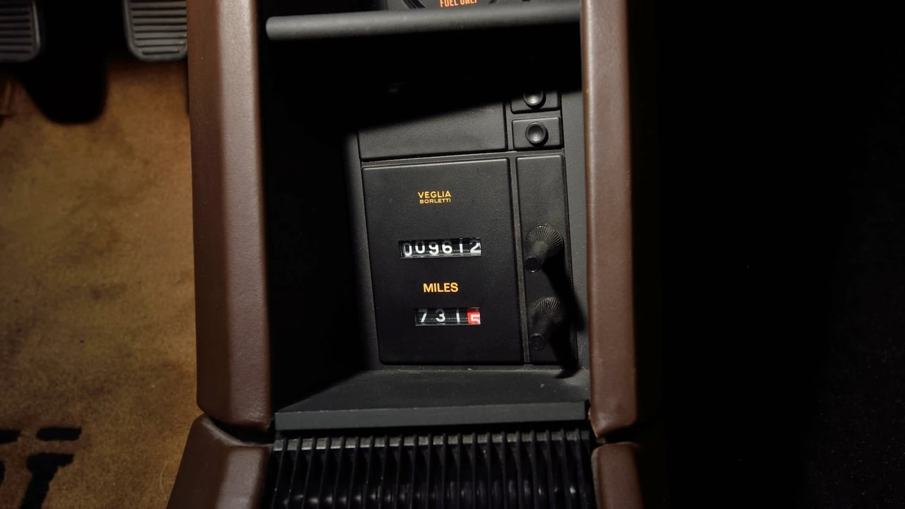 1986 Ferrari Testarossa - Image 28 of 31