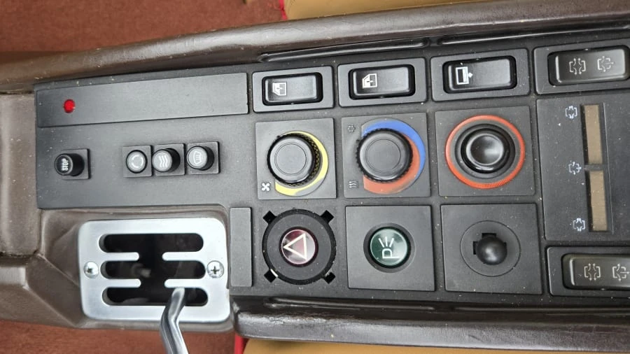 1986 Ferrari Testarossa - Image 19 of 31