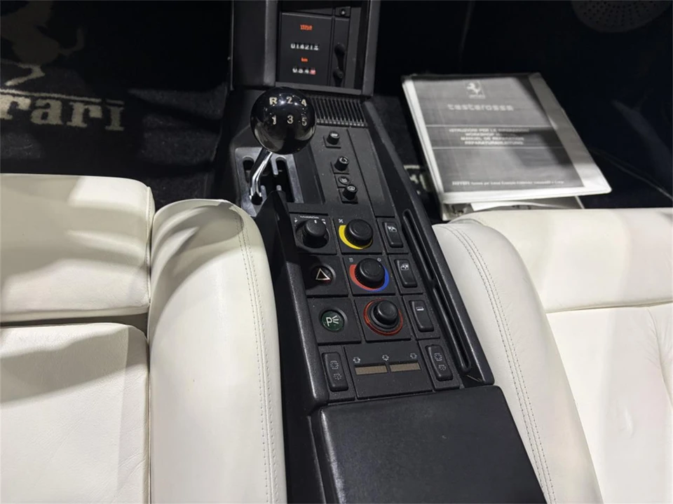 1986 Ferrari Testarossa - Image 27 of 31