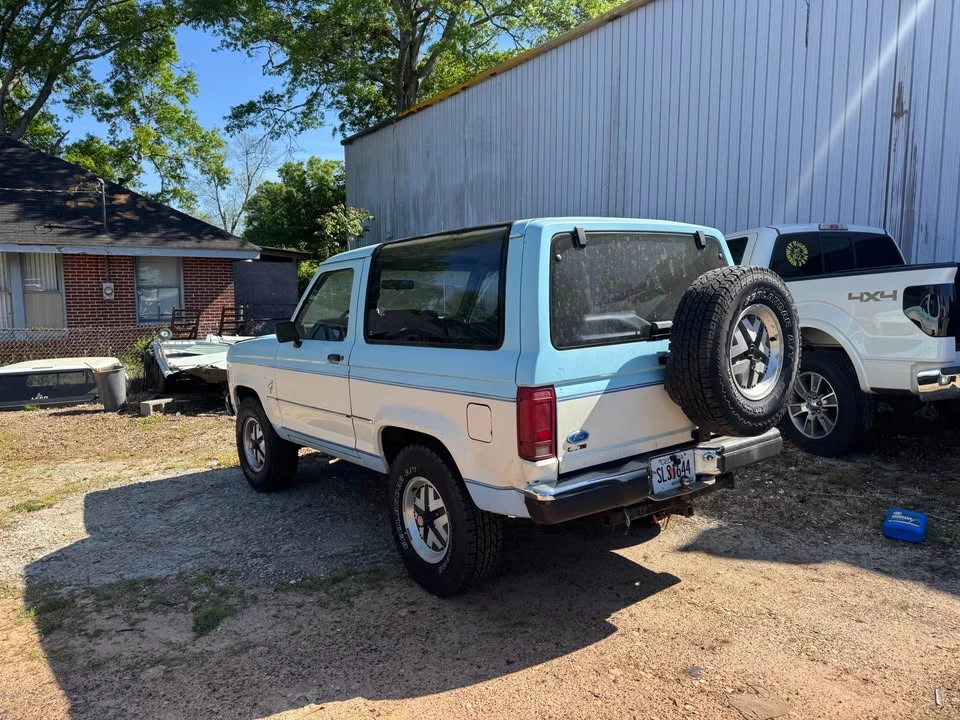 1986 Ford Bronco 3rd Gen - Image 2 of 6