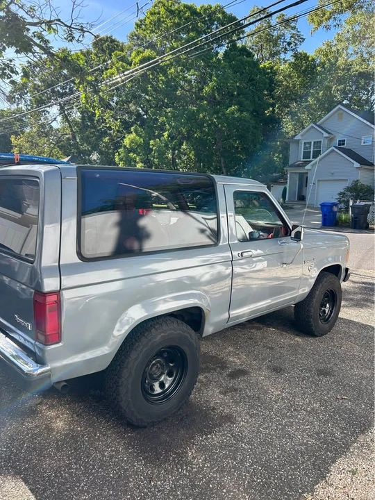 1986 Ford Bronco 3rd Gen - Image 2 of 12