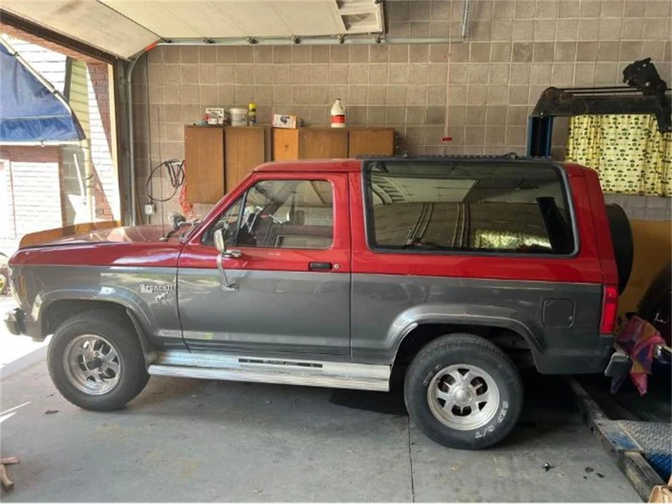 1986 Ford Bronco 3rd Gen - Image 2 of 12