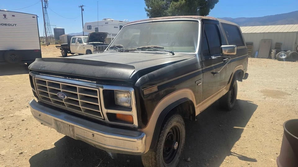 1986 Ford Bronco 3rd Gen - Image 2 of 10