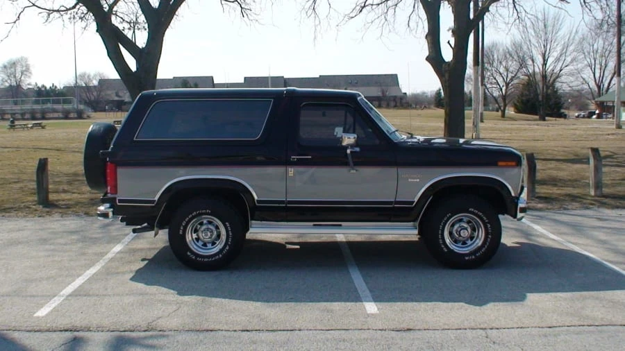 1986 Ford Bronco 3rd Gen - Image 2 of 8