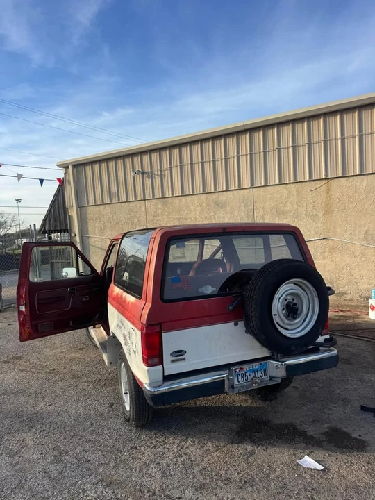 1986 Ford Bronco 3rd Gen - Image 2 of 8