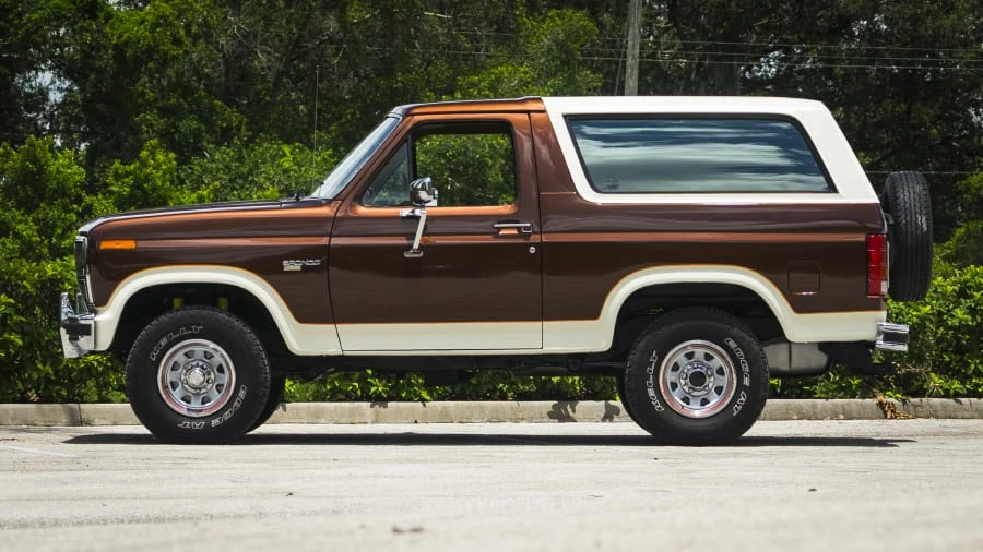 1986 Ford Bronco 3rd Gen - Image 2 of 12