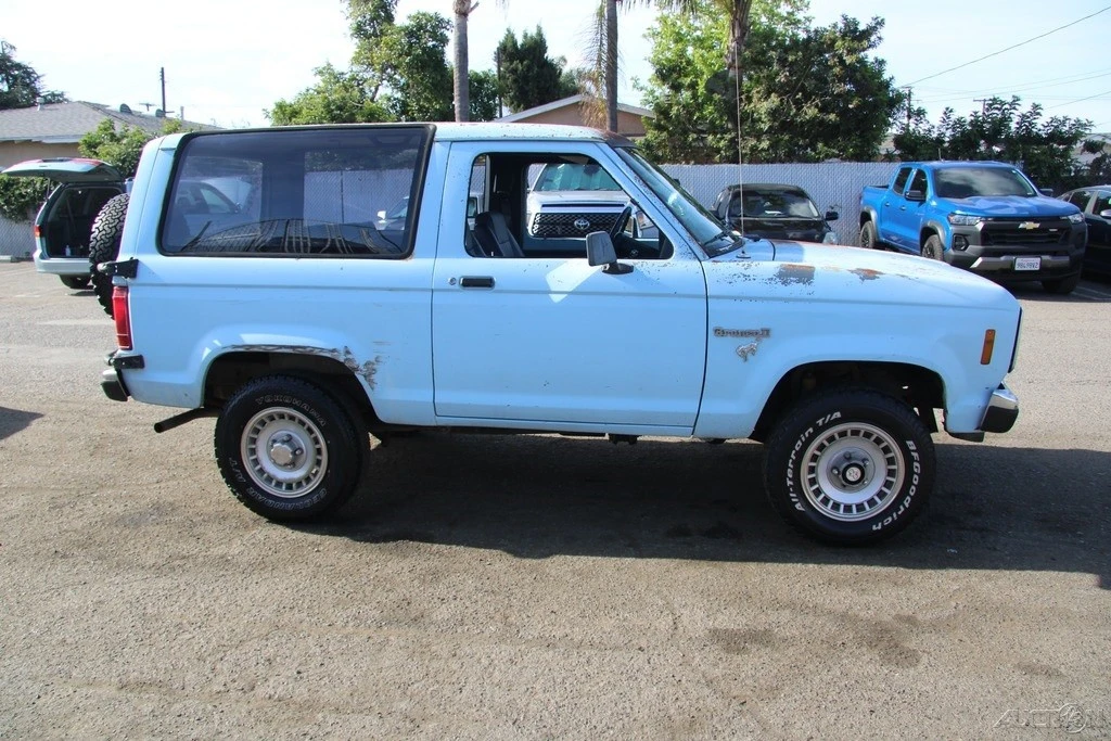 1986 Ford Bronco II - Image 9 of 24
