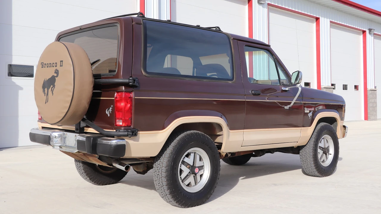 1986 Ford Bronco II - Image 3 of 11
