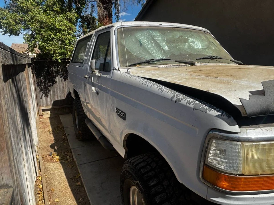 1986 Ford Bronco 3rd Gen - Image 2 of 5