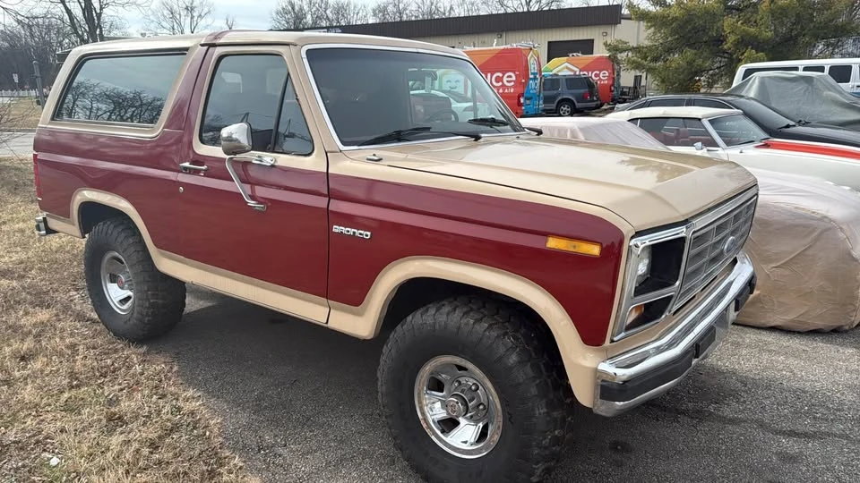 1986 Ford Bronco 3rd Gen - Image 2 of 5