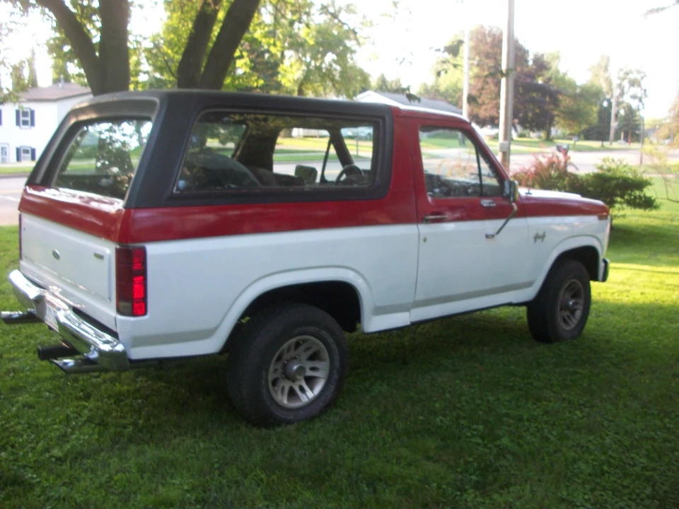 1986 Ford Bronco 4th Gen - Image 2 of 10