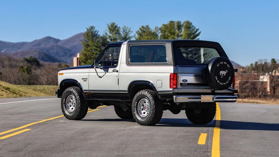 1986 Ford Bronco 3rd Gen - Image 2 of 31