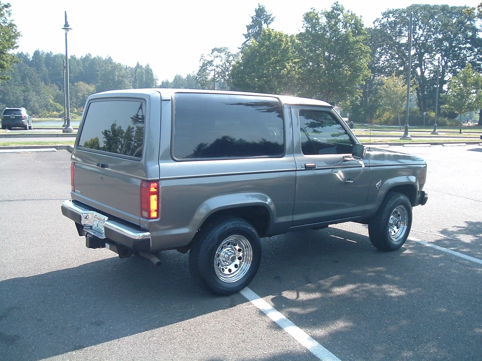 1986 Ford Bronco II - Image 9 of 31
