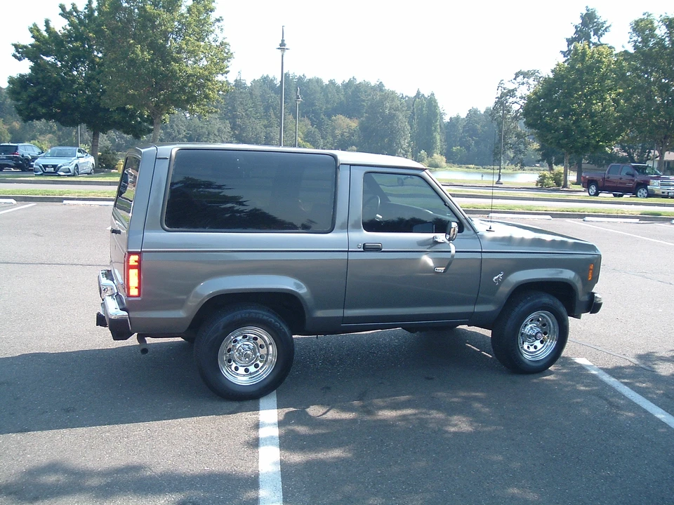 1986 Ford Bronco II - Image 10 of 31