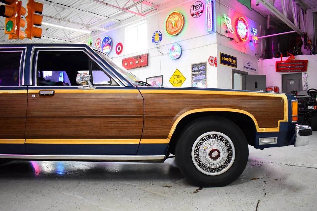 1986 Ford Country Squire - Image 8 of 20