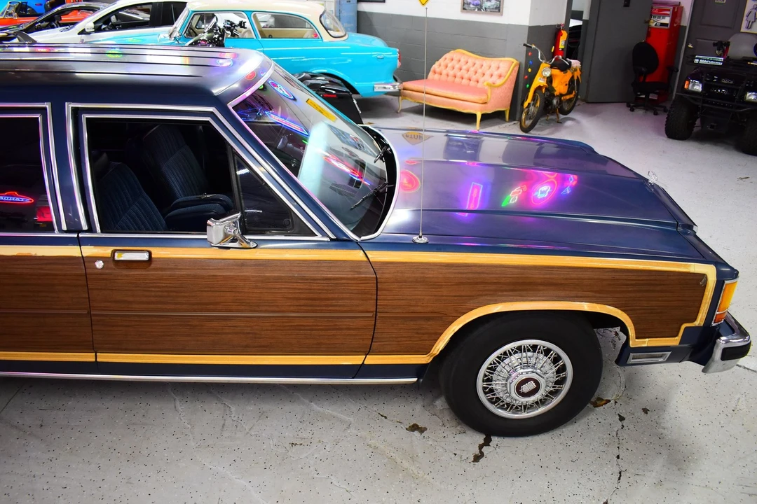 1986 Ford Country Squire - Image 5 of 20