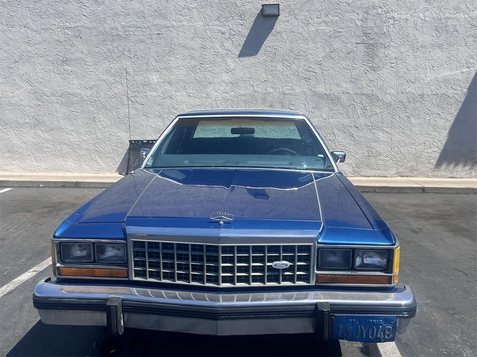1986 Ford Crown Victoria - Image 2 of 10