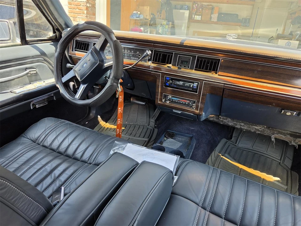 1986 Ford Crown Victoria - Image 10 of 10