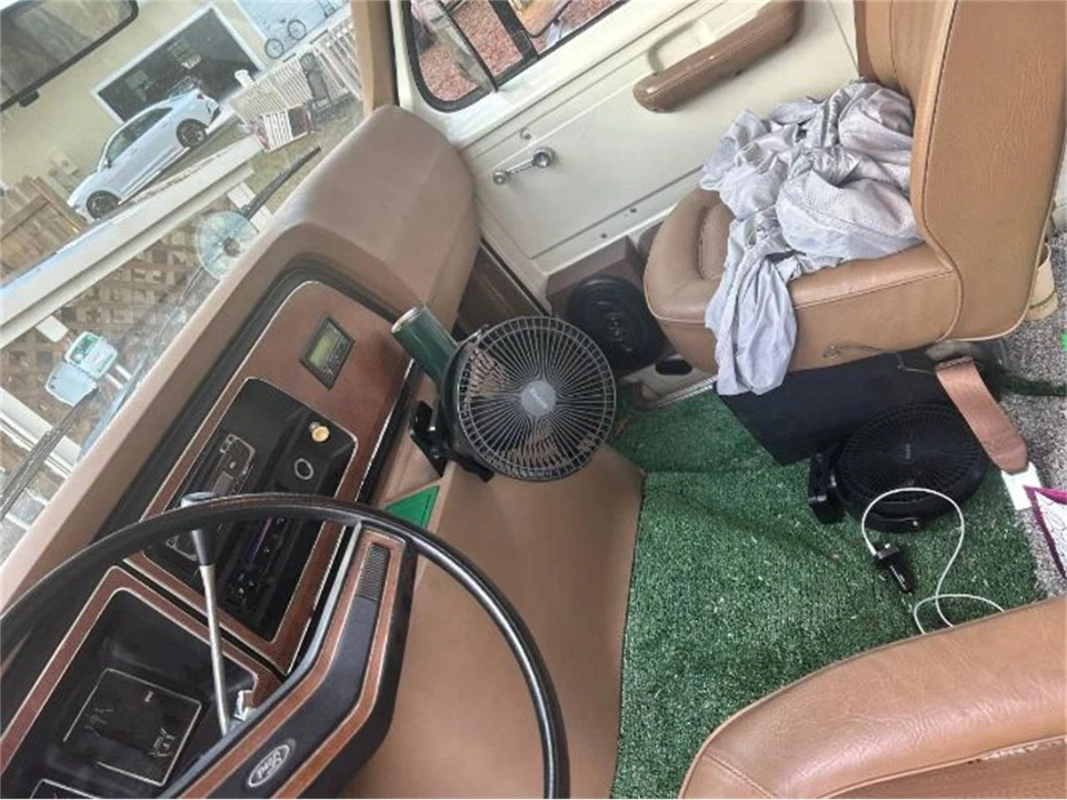 1986 Ford Econoline Van - Image 4 of 12