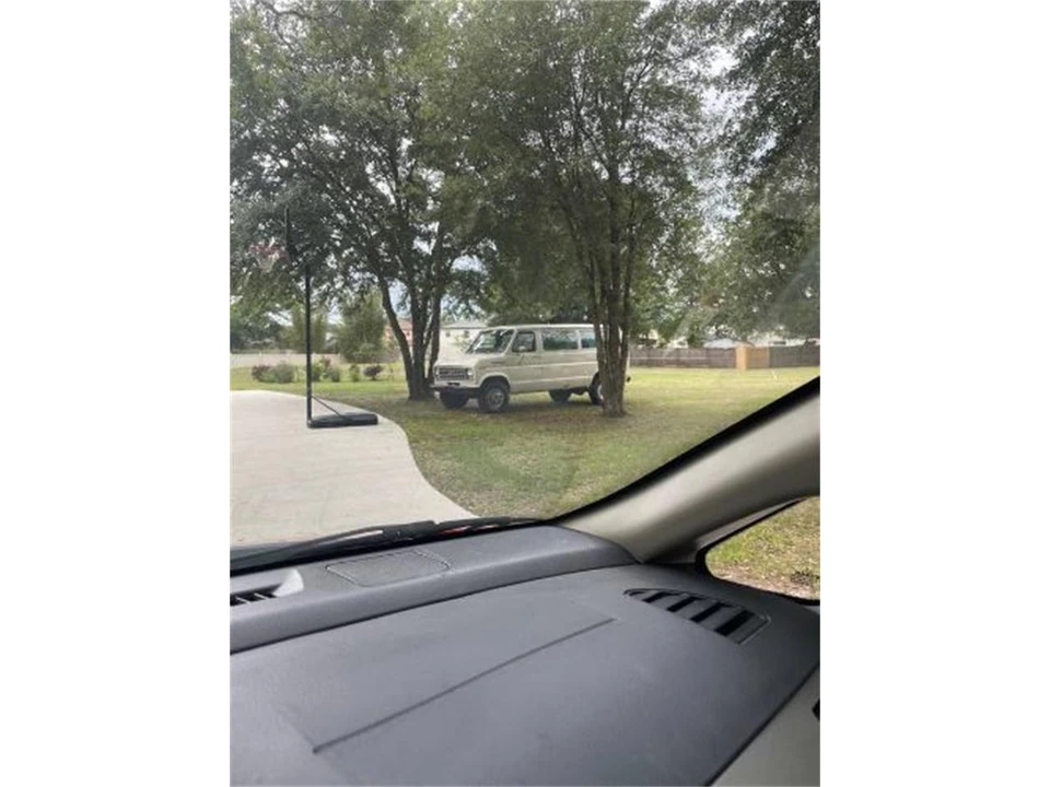 1986 Ford Econoline Van - Image 11 of 12