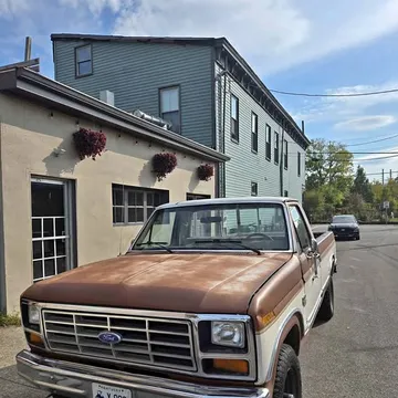 1986 Ford F-150 Lariat Pickup 4D 8 ft
