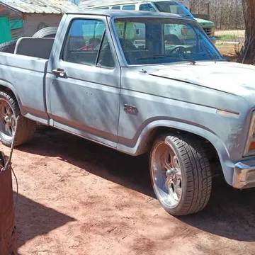 1986 Ford F-150 XLT Pickup 2D 6 1/2 ft