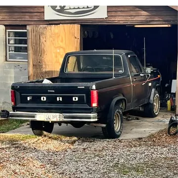 1986 Ford F150 Heritage Regular Cab XL Pickup 2D 6 1/2 ft