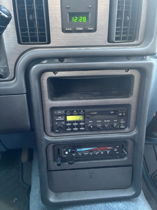 1986 Ford Thunderbird 9th Gen - Image 4 of 9