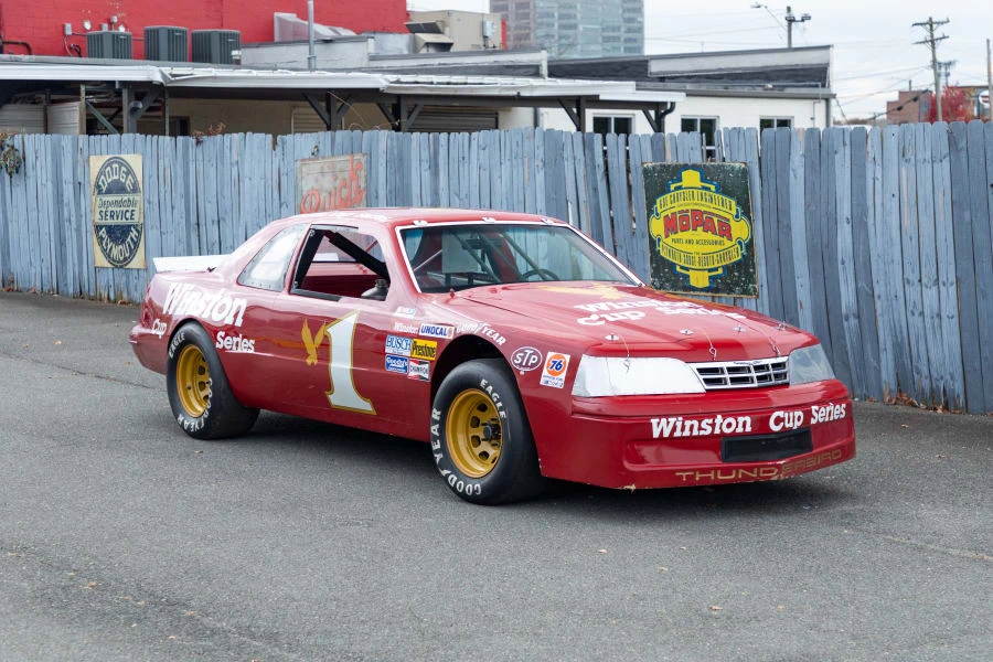 1986 Ford Thunderbird 9th Gen - Image 16 of 26