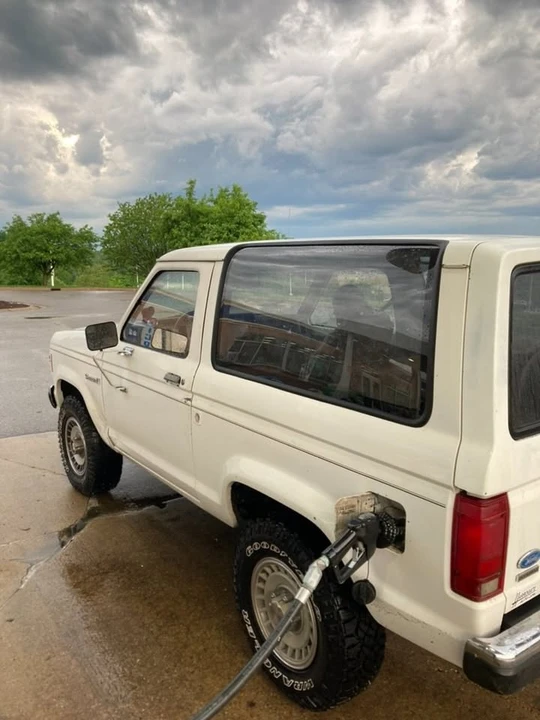 1986 Ford Bronco II - Image 8 of 9