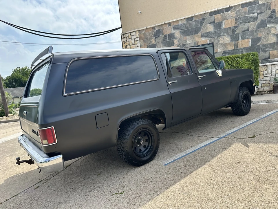 1986 GMC Suburban 7th Gen - Image 3 of 11