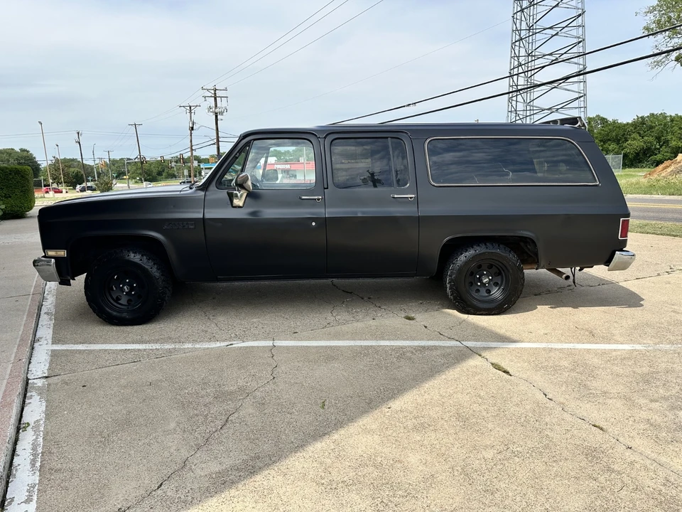 1986 GMC Suburban 7th Gen - Image 4 of 11
