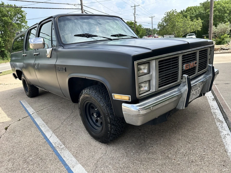 1986 GMC Suburban 7th Gen - Image 2 of 11