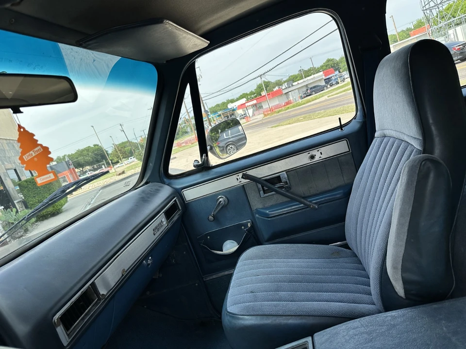 1986 GMC Suburban 7th Gen - Image 7 of 11