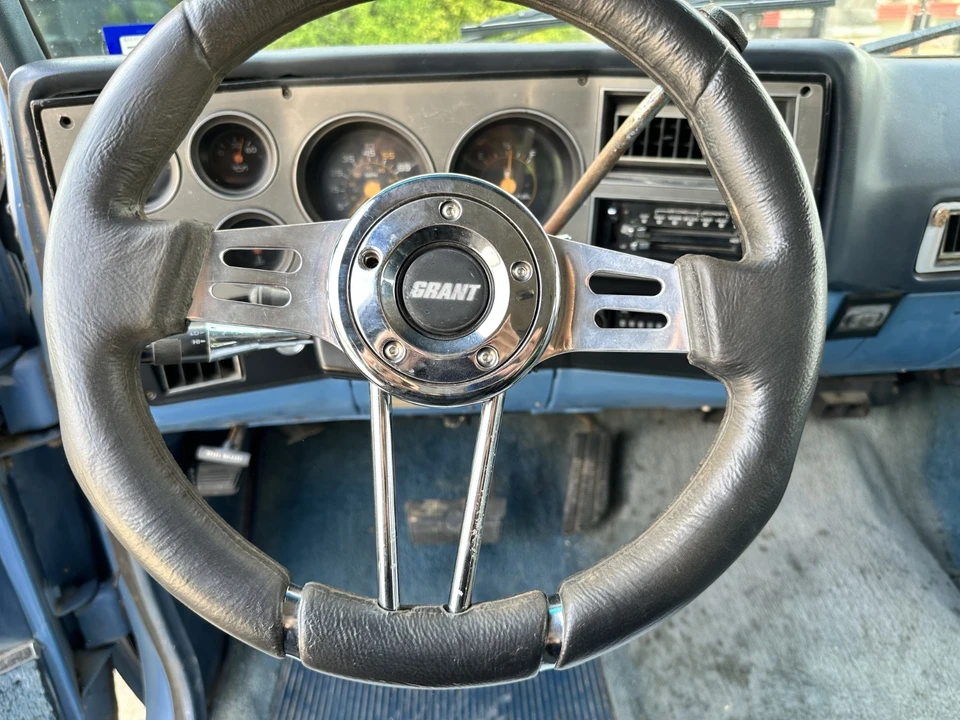 1986 GMC Suburban 7th Gen - Image 6 of 11