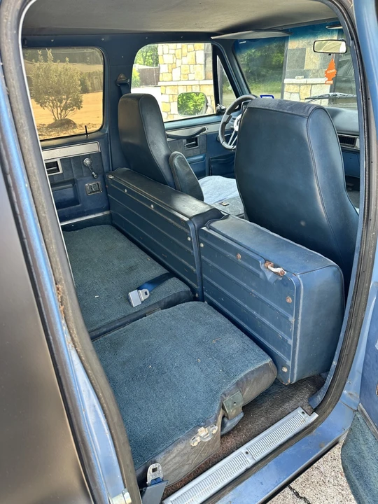 1986 GMC Suburban 7th Gen - Image 9 of 11