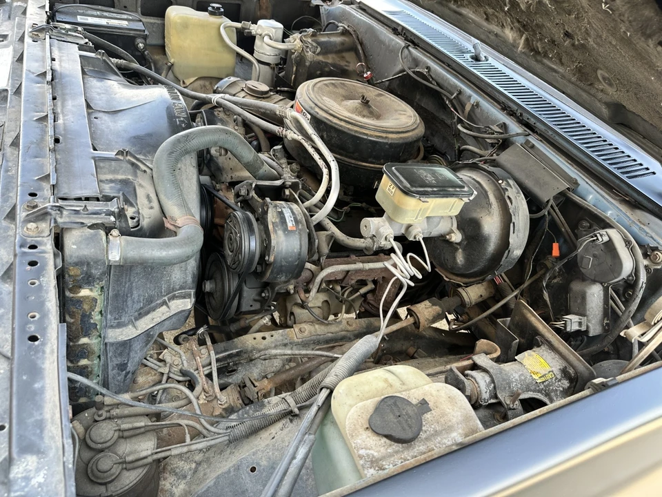 1986 GMC Suburban 7th Gen - Image 11 of 11