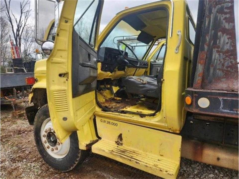 1986 GMC TopKick - Image 2 of 10