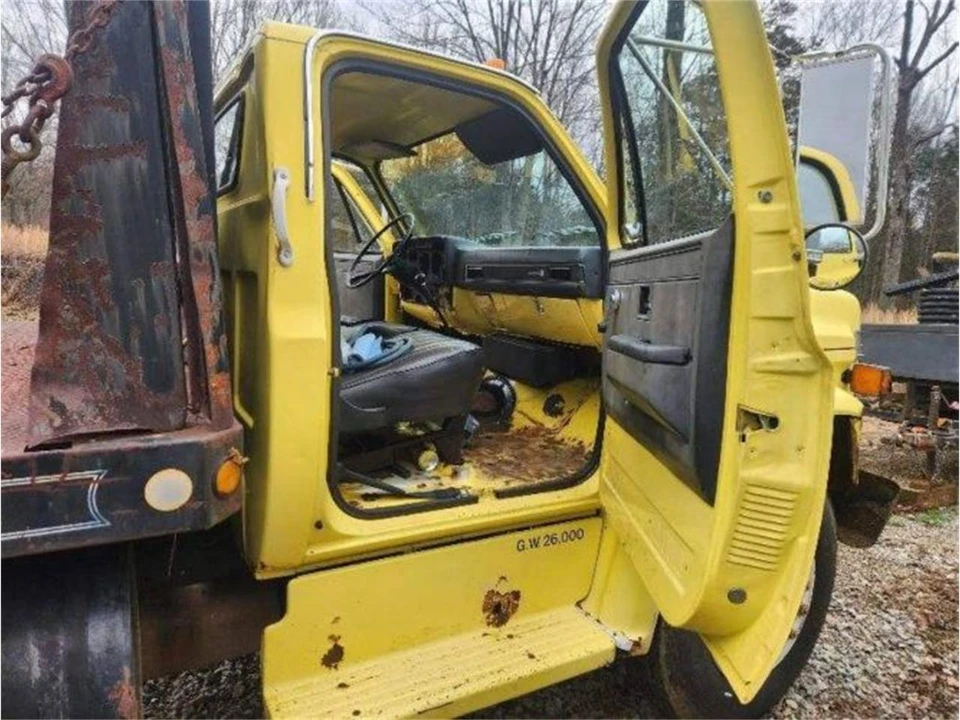 1986 GMC TopKick - Image 3 of 10
