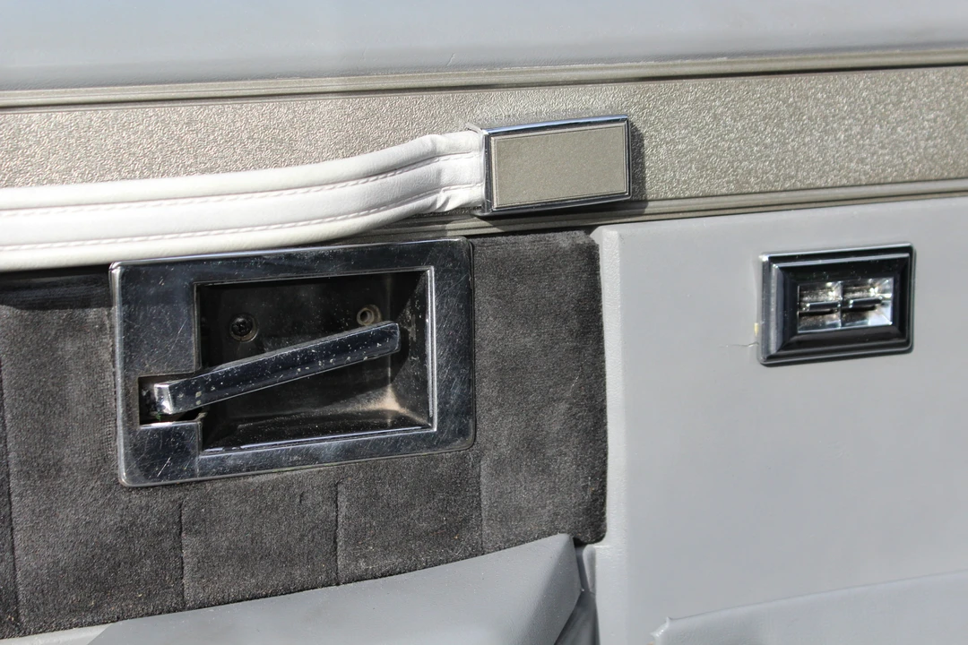 1986 GMC Jimmy 2nd Gen - Image 25 of 31
