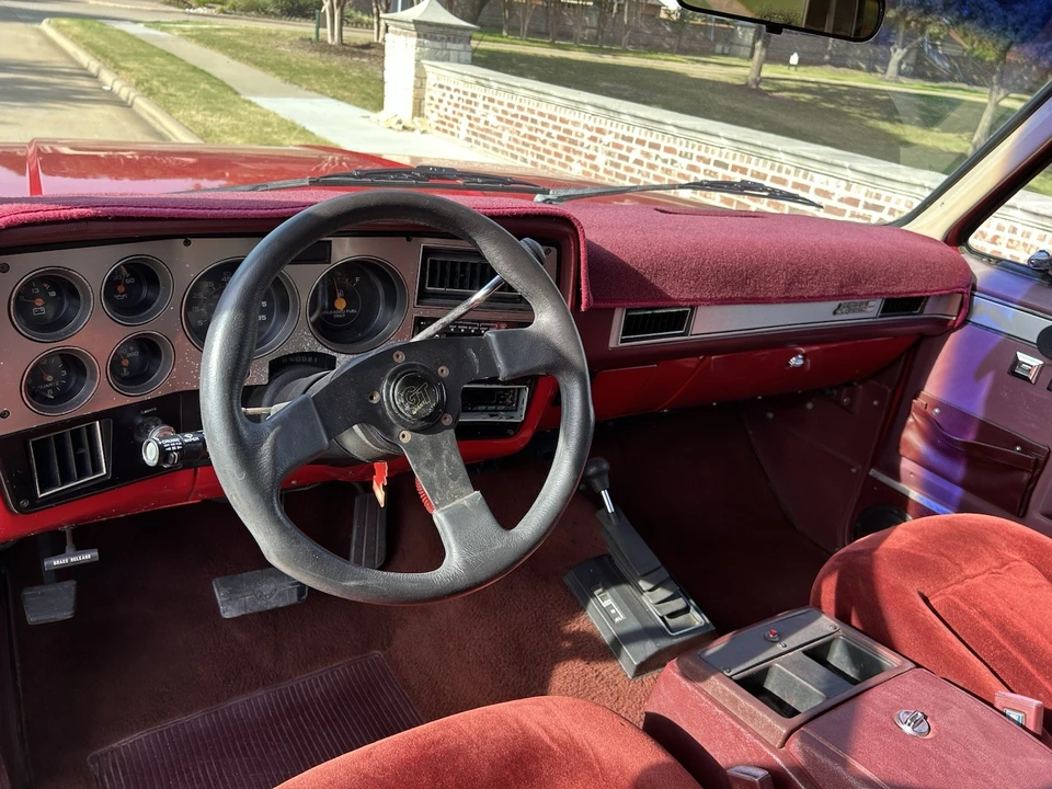 1986 GMC Jimmy 2nd Gen - Image 11 of 16